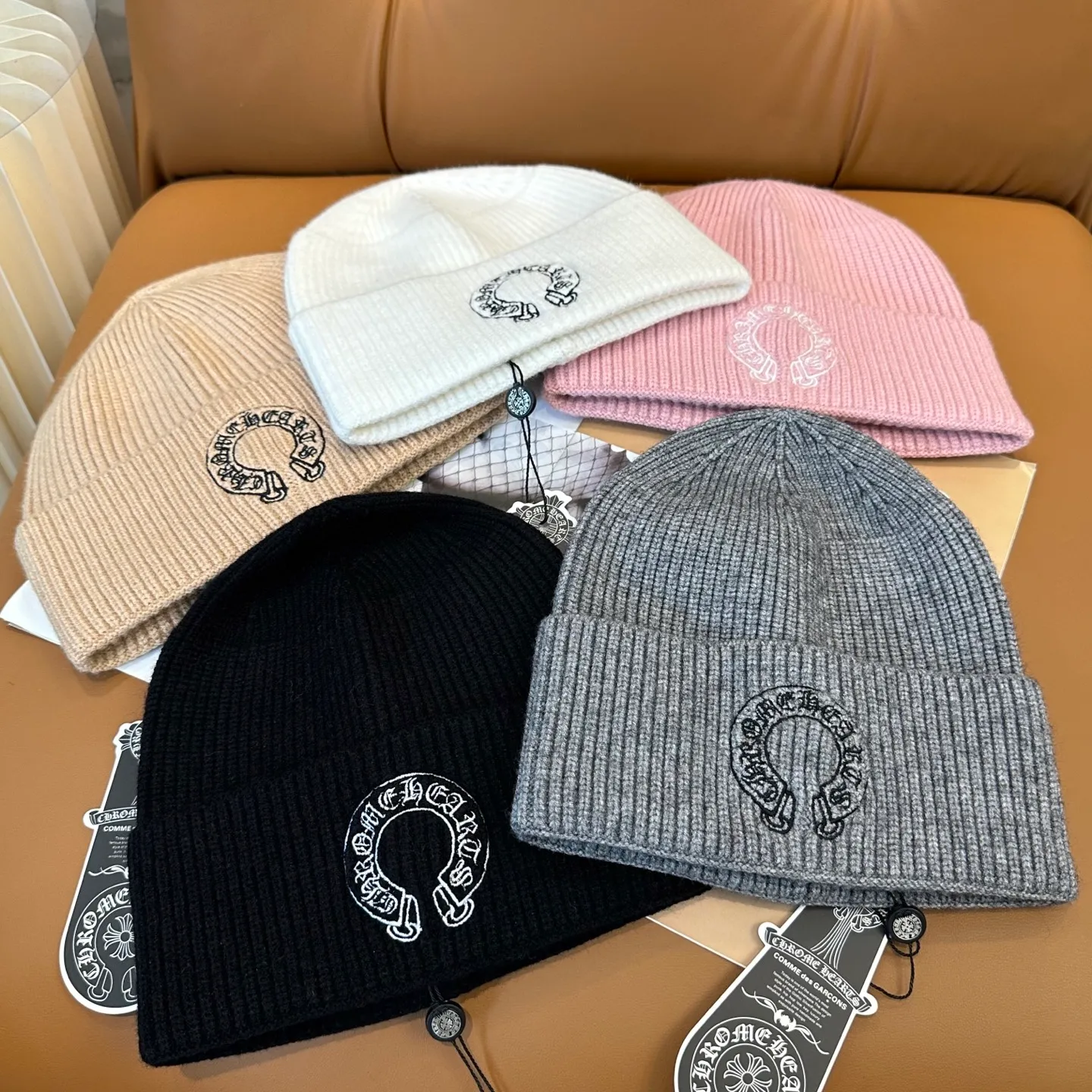 P50 🤍Chrome hearts new autumn and winter embroidered cross knitted hat🧶 One of the must-have hats in autumn and winter~ It really looks good on whoever wears it~, it is also a perfect match in black and white and gray in autumn~